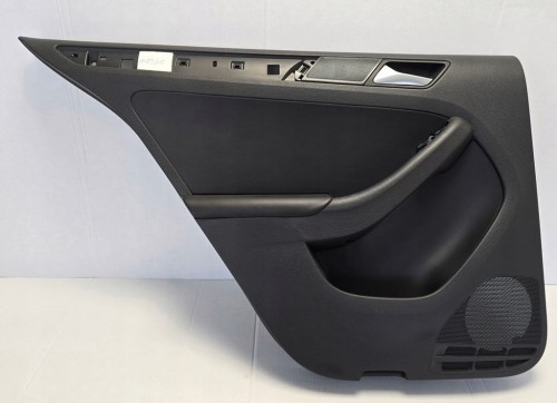 VW Jetta VI TAPICERKA BOCZEK DRZWI TYLNE LEWE 5C6867211A SKÓRA CZARNA