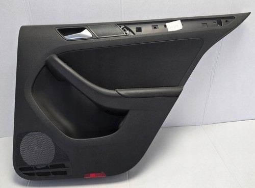 VW Jetta VI TAPICERKA BOCZEK DRZWI TYLNE PRAWE 5C6867212A SKÓRA CZARNA
