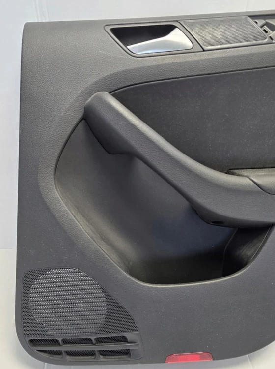 VW Jetta VI TAPICERKA BOCZEK DRZWI TYLNE PRAWE 5C6867212A SKÓRA CZARNA
