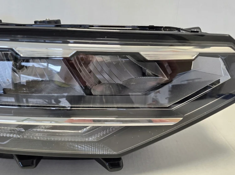 VW PASSAT B8 LAMPA REFLEKTOR PRAWY LED 3G2941036P WERSJA UK ANGLIK