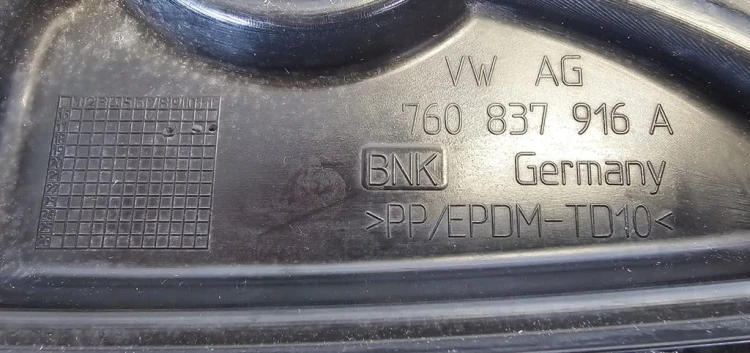 VW TOUAREG III PRAWA ZAŚLEPKA DRZWI 760837916A