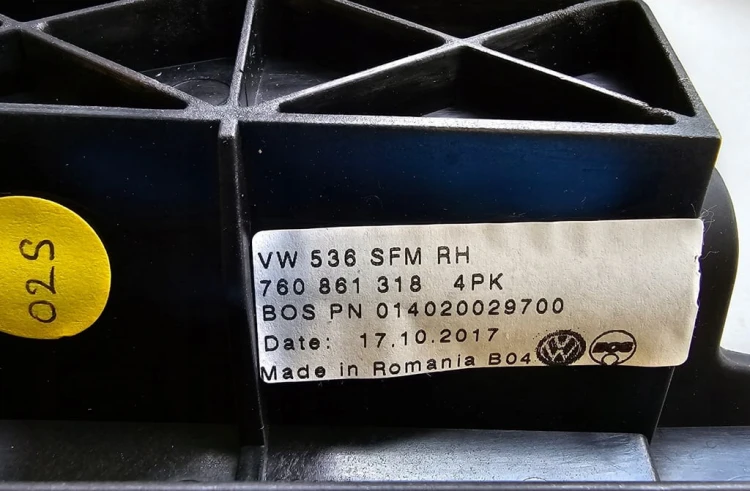 VW TOUAREG III 3 ROLETA PRZECIW SŁONECZNA SZYBY PRAWY TYŁ 760861318
