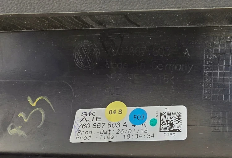 VW TOUAREG 3 III TAPICERKA KLAPY BAGAŻNIKA SZYBY LEWA 760867603A