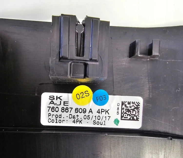 VW TOUAREG 3 III TAPICERKA KLAPY BAGAŻNIKA SZYBY GÓRA 760867609A