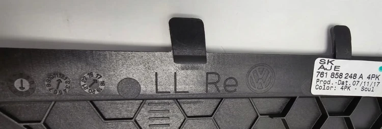 VW TOUAREG III ZAŚLEPKA KONSOLI PRAWA OSŁONA 761858248A CZARNA AIR BAG