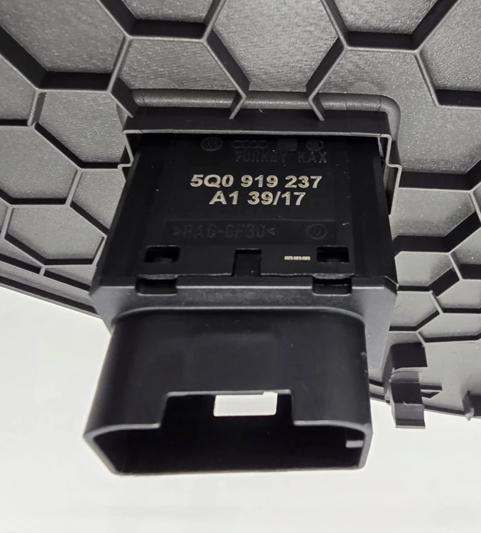 VW TOUAREG III ZAŚLEPKA KONSOLI PRAWA 761858248A BRĄZ AIR BAG