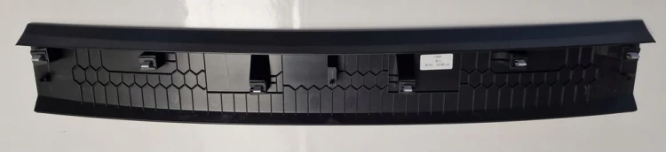 VW GOLF 8 VIII TAPCERKA TYLNEJ KLAPY BAGAŻNIKA GÓRNA 5H9867707