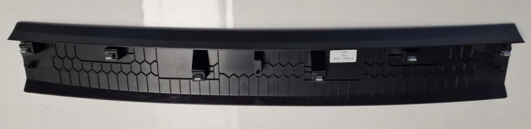 VW GOLF 8 VIII TAPCERKA TYLNEJ KLAPY BAGAŻNIKA GÓRNA 5H9867707