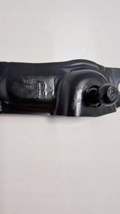 VW GOLF 8 VIII WSPORNIK UCHWYT SIŁOWNIKA KLAPY BAGAŻNIKA PRAWY 5H9827428