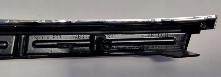 VW ARTEON LISTWA CHROM ATRAPY ZDERZAKA 3G8853242 RH