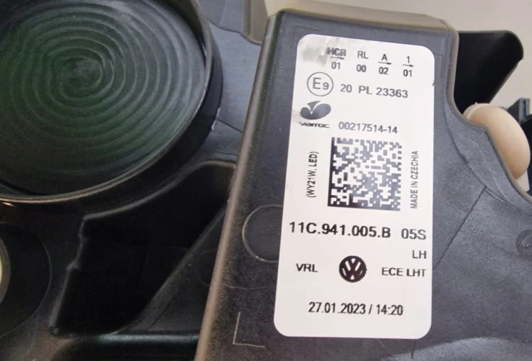 VW ID.4 UK LAMPA PRZÓD LEWA FULL LED 11C941005B