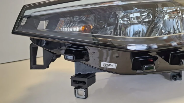 VW ID.4 UK LAMPA PRZÓD LEWA FULL LED 11C941005B