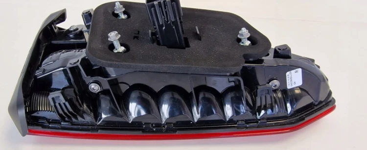 VW TOUAREG 3 III LAMPA TYŁ PRAWA LED 760945094A