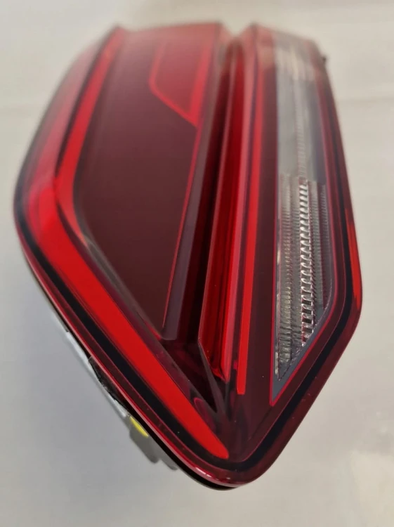 VW TOUAREG 3 III LAMPA TYŁ PRAWA LED 760945094A