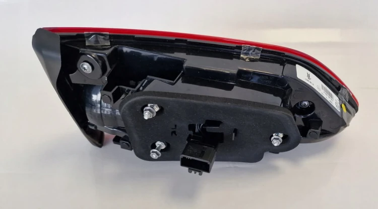 VW TOUAREG 3 III LAMPA TYŁ PRAWA LED 760945094A