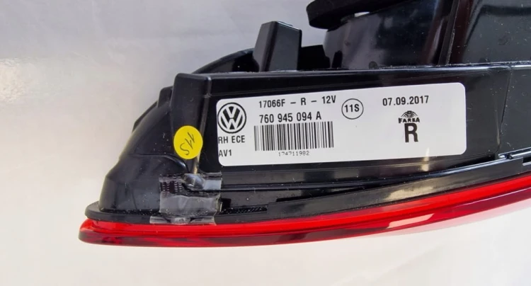 VW TOUAREG 3 III LAMPA TYŁ PRAWA LED 760945094A