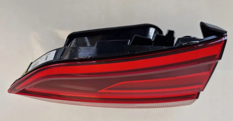 VW TOUAREG 3 III LAMPA TYŁ PRAWA LED 760945094A