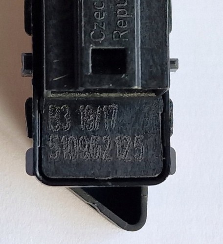 VW GOLF SPORTSVAN PRZYCISK BLOKADA ZAMKA DRZWI 510962125