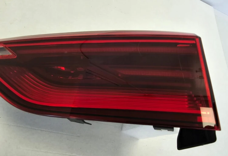 VW GOLF VIII LAMPA PRAWA TYŁ W KLAPE LED 5H0945094D